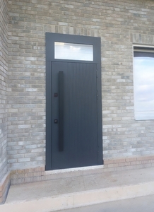 Дверь МДФ со стеклом сверху