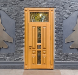 Уличная дверь с фрамугой и МДФ